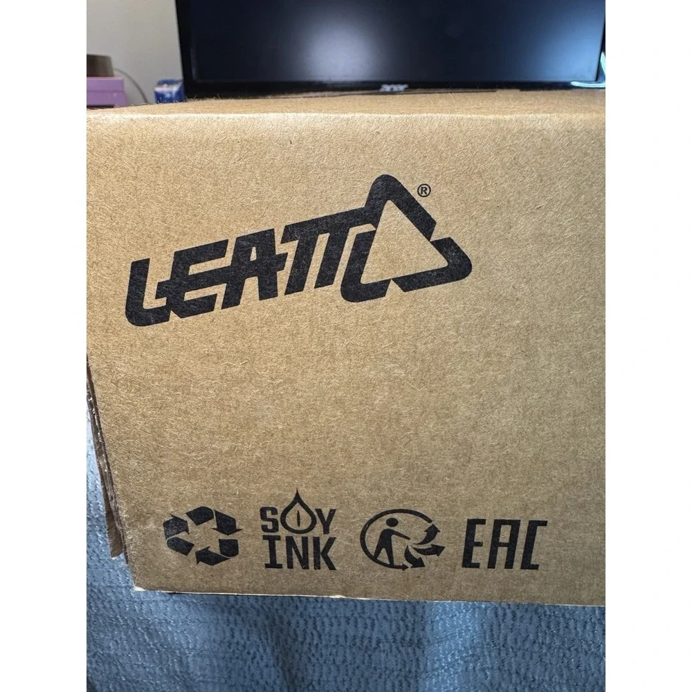 LEATT Black White Side Locking Moto Boots Off-Road Dualzone Sole 3.5 JR - Picture 11 of 11